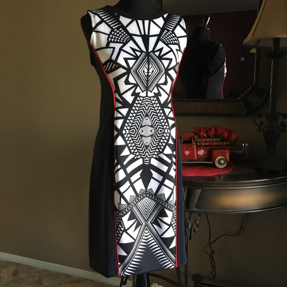 GEOMETRIC BLACK & WHITE SLEEVELESS DRESS MEDIUM